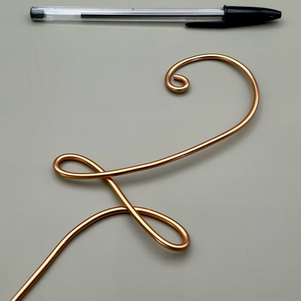 Large wire number for cakes or table displays in a choice of colours