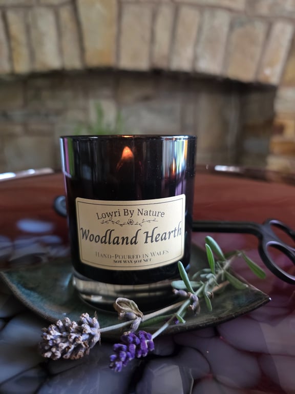 Woodland Hearth - Scented Soy Wax Candle 20cl Black Jar