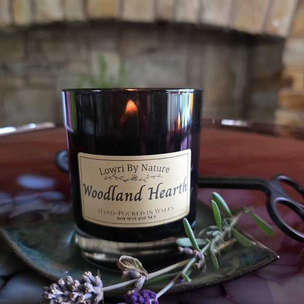 Woodland Hearth - Scented Soy Wax Candle 20cl Black Jar