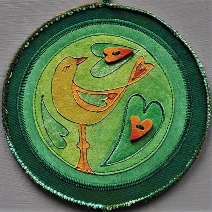 LBM2100 - Lovebird Mandala Wallhanging - Green-Orange-Red - 15cm (6") round