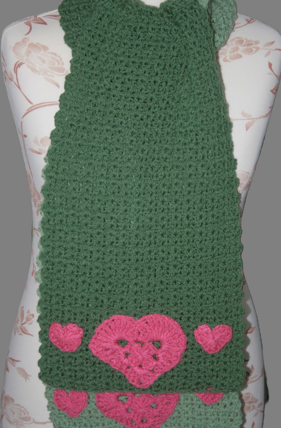 Pretty and Cute - Crochet Heart Scarf 
