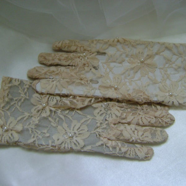 Rich Cream Lace & Pearl Gloves - Short Length