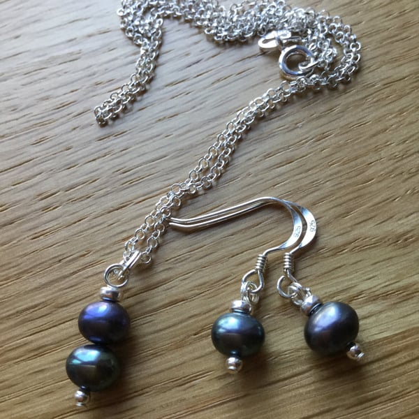 SALE Fabulous freshwater pearl necklace and earrings 