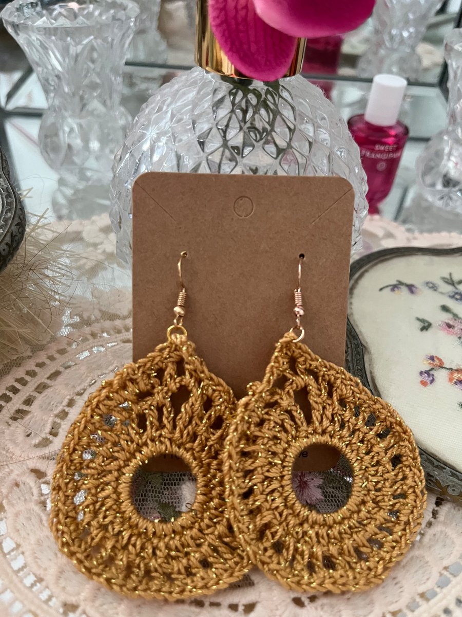 Crochet Teardrop Earrings Gold & Sparkly 