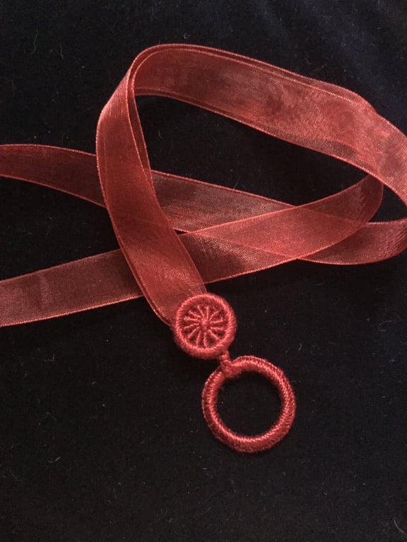 Dorset Button Reading Glasses Holder, Crimson 