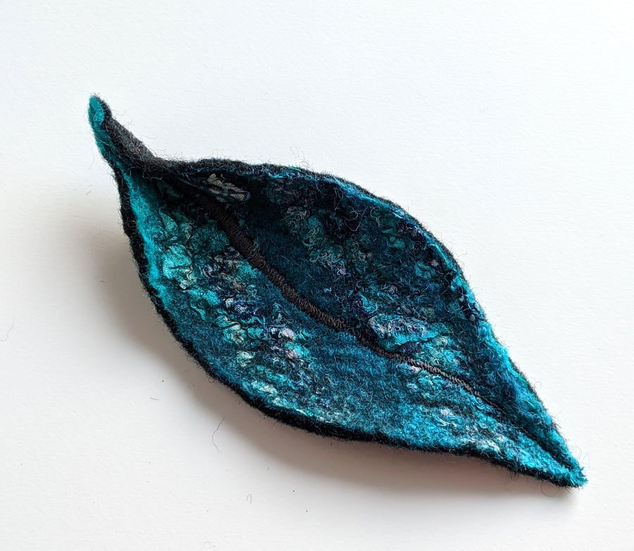 Felted leaf brooch : shades of teal and turquoise 