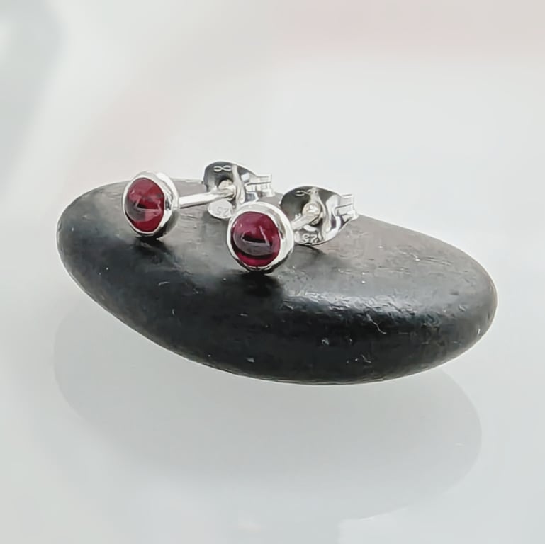 STUD EARRINGS Classic garnet stud earrings, Handmade Urban Design Jewellery