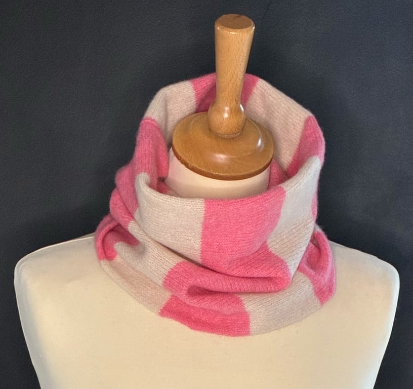 Contemporary Snood Lipstick & Cream Broad Stripe