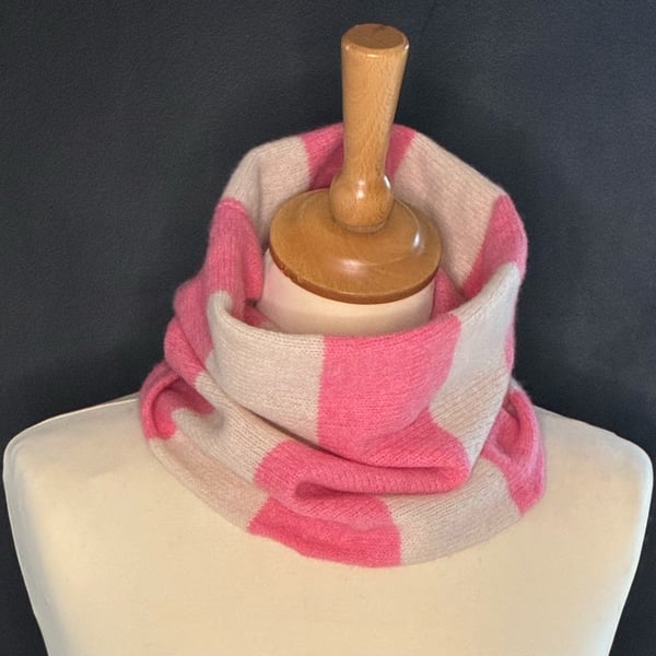 Contemporary Snood Lipstick & Cream Broad Stripe