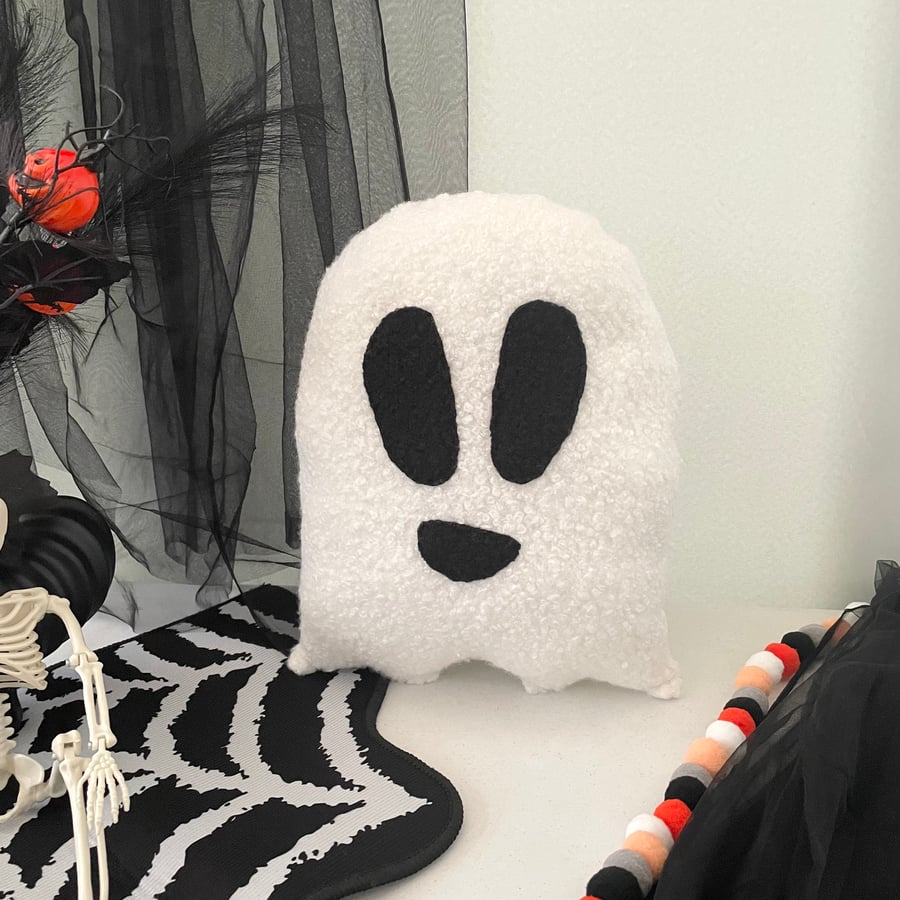 White Ghost Throw Pillow – Soft Boucle Halloween Cushion Ghost Shaped Pillow