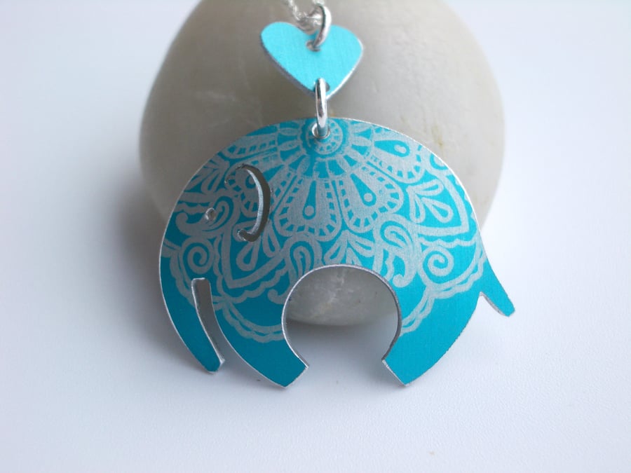 Elephant pendant necklace in turquoise with paisley pattern