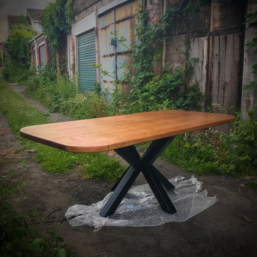 Industrial Style Dining Table with Black Steell Spider Legs