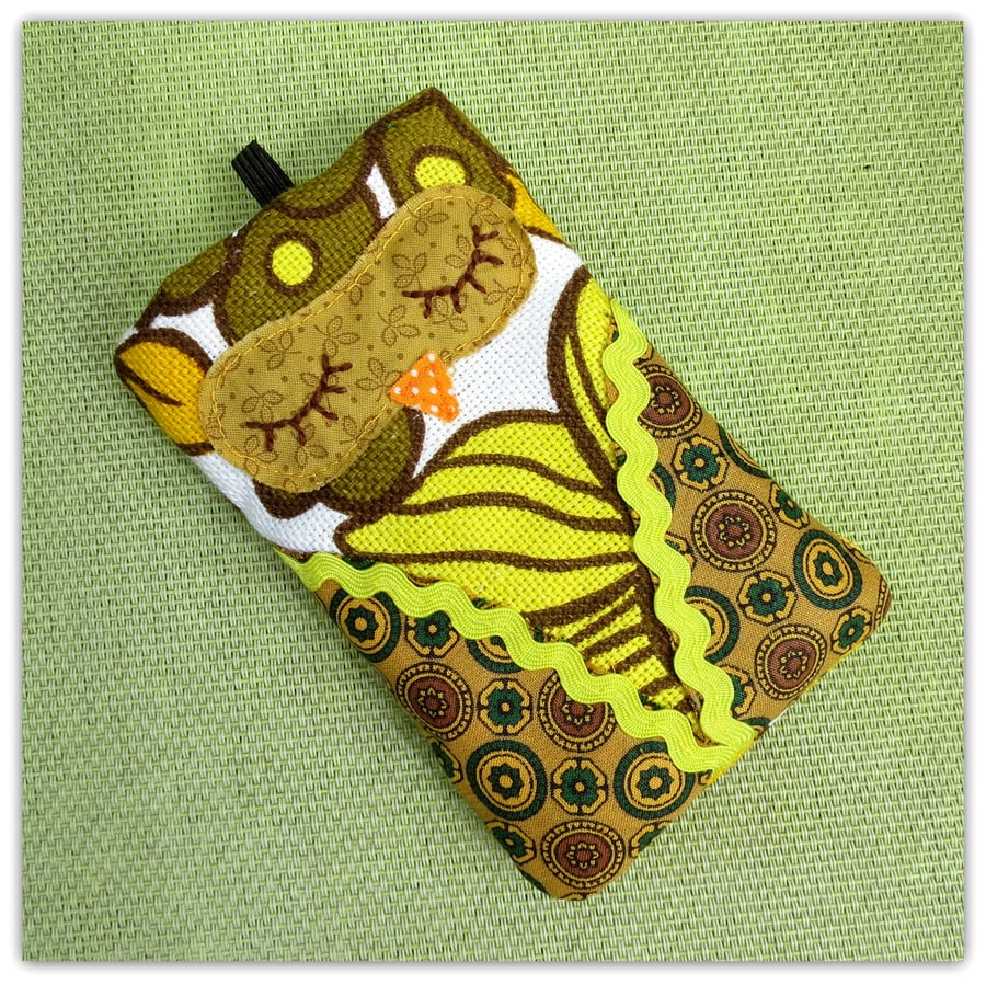 Snoozy Owl.  Mobile sleeve, gadget sleeve.  13cm x 7cm.  1970s flower power.