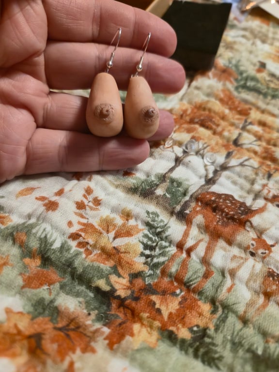 Serial Killer Trophy earrings torn off Breasts