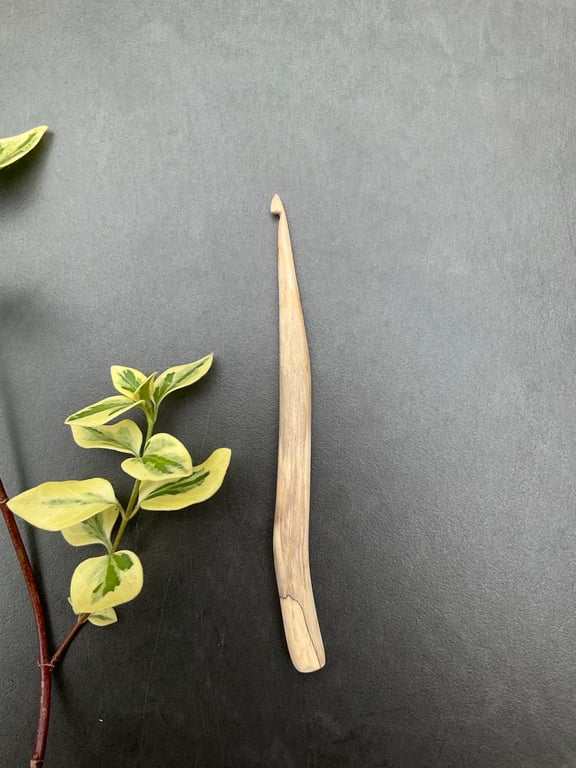 Hand-carved crochet hook 3.5mm