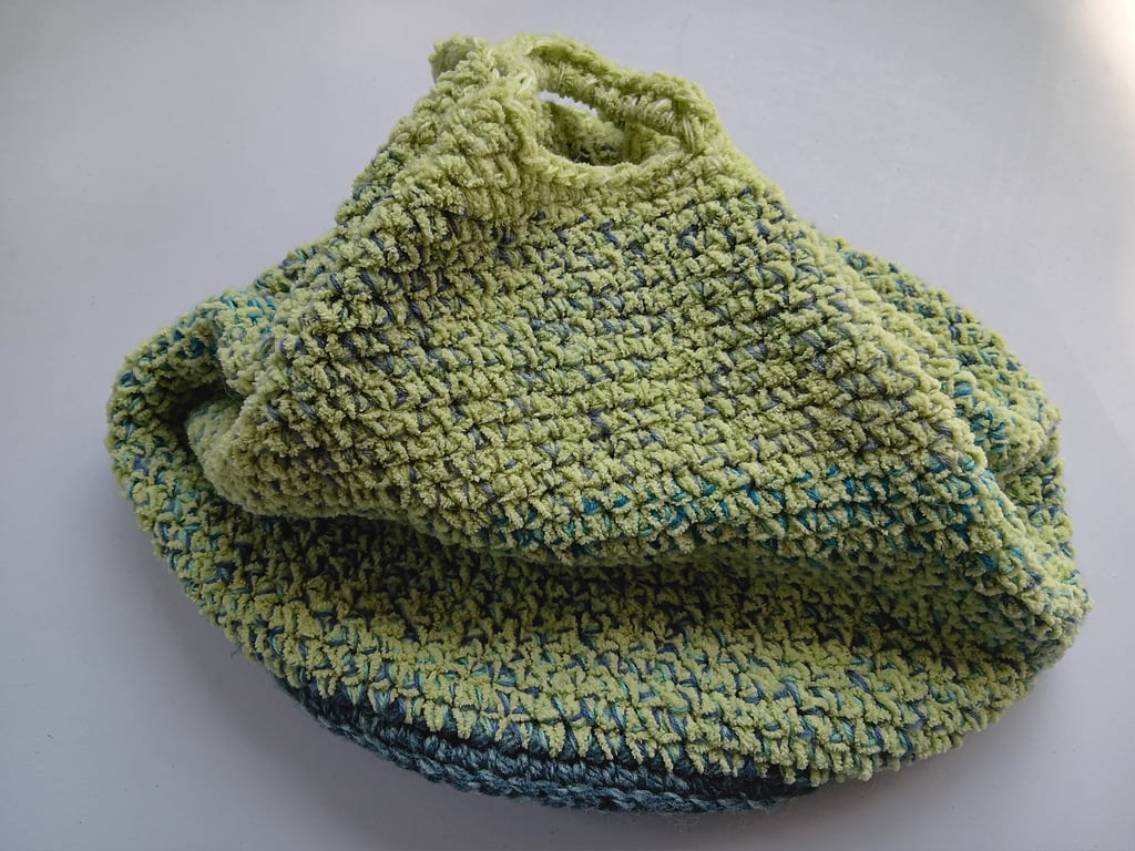 Crochet Basket Bag (Green Velvet) - stylish, sturdy and spacious!