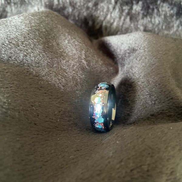 Resin ring with small and large glitter