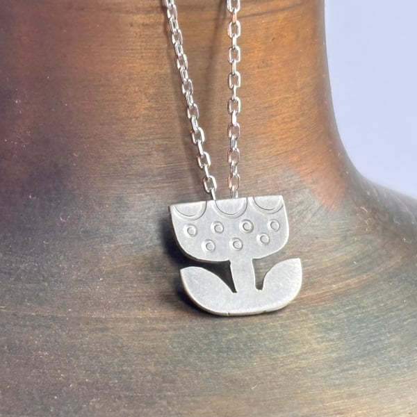 Little silver retro flower necklace