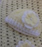 New born baby girl crochet blanket and hat with flowers and pearls - Image 2