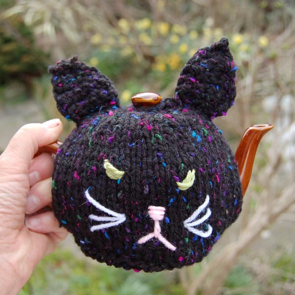 Black Cat tea cosy - hand knitted - to fit a small tea for one or two teapot