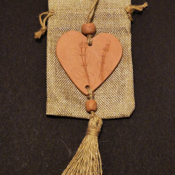 Terracotta airdry clay diffuser in jute giftbag ,pressed with real leaf 