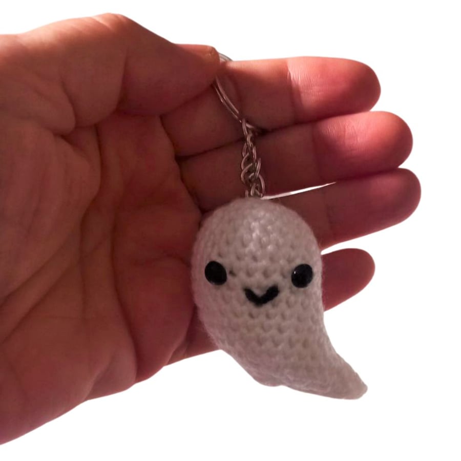 White Crochet Ghost Keyring: Cute and Playful