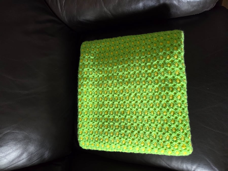 Reversible crochet cot blanket 