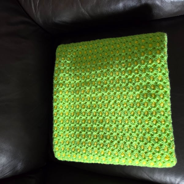 Reversible crochet cot blanket 