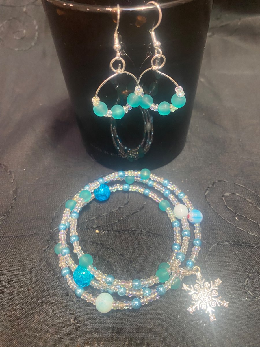 Memory wire bracelet with matching earrings