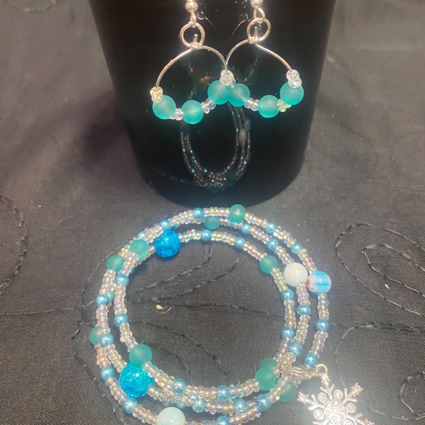 Memory wire bracelet with matching earrings