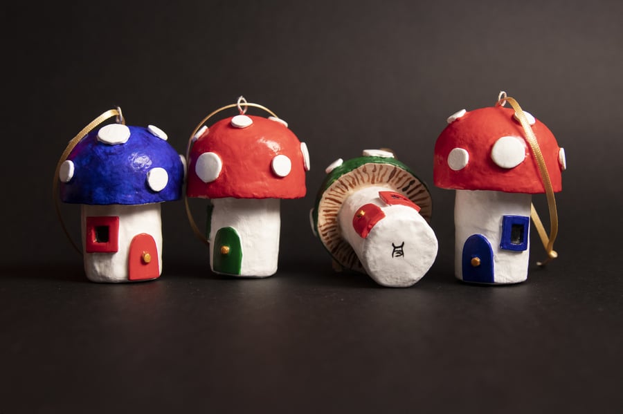 Mini fairy house toadstool decoration