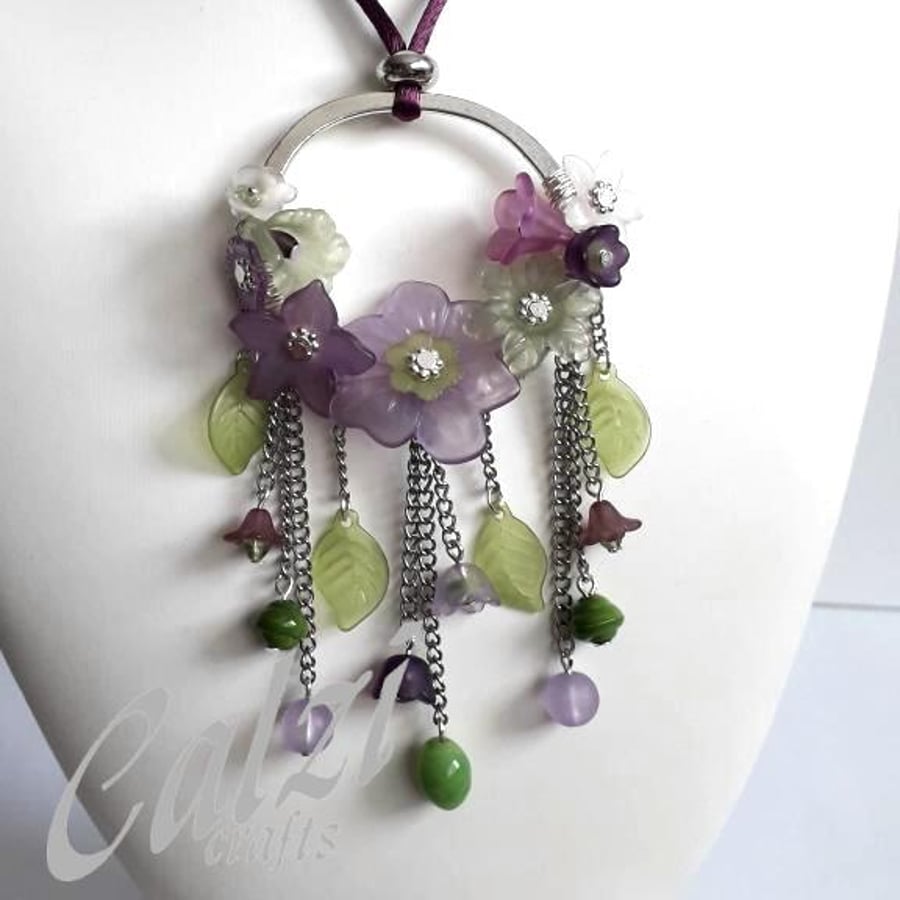 Lucite Flower Necklace (Lilac Time 2)