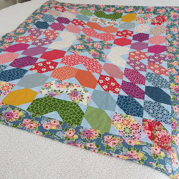 HANDMADE QUILTED THROW - Hearts & flowers