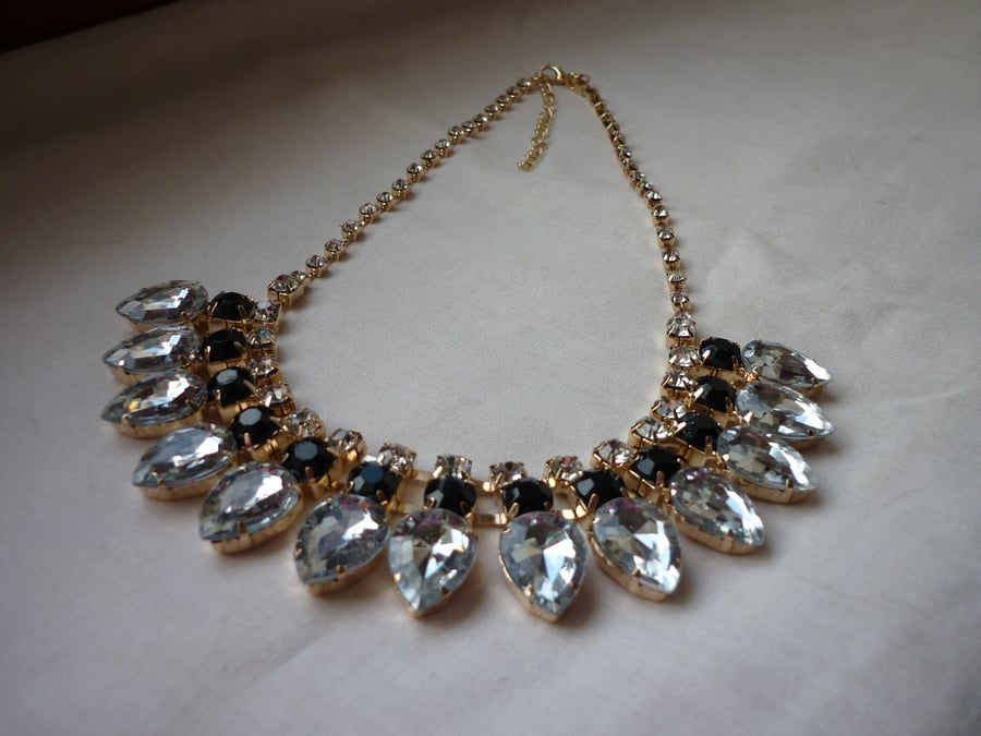 BLACK, CRYSTAL RHINESTONES AND GOLD BIB STYLE NECKLACE.  1029