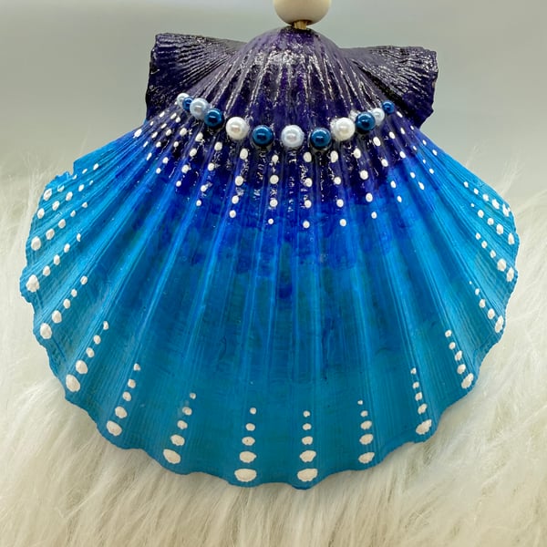 Hand painted scallop shell hanging decoration