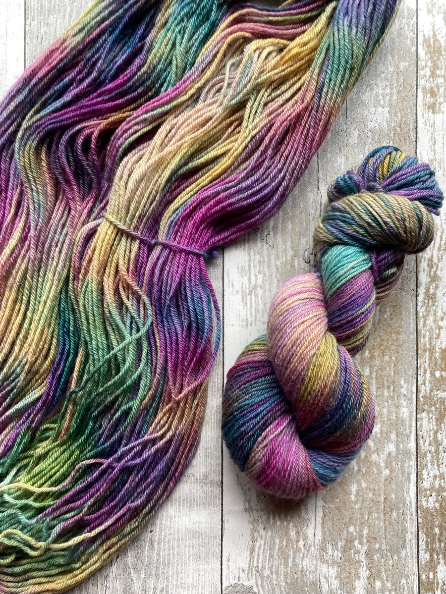 Hand dyed knitting yarn DK BFL100g Rainbow pool