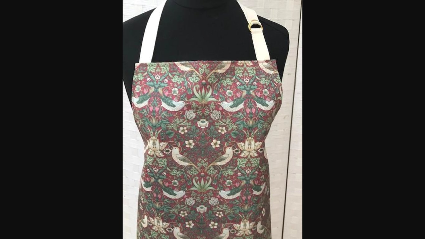 William Morris Water Resistant Aprons  Starwberry Thief, Adult size. 76 cm 