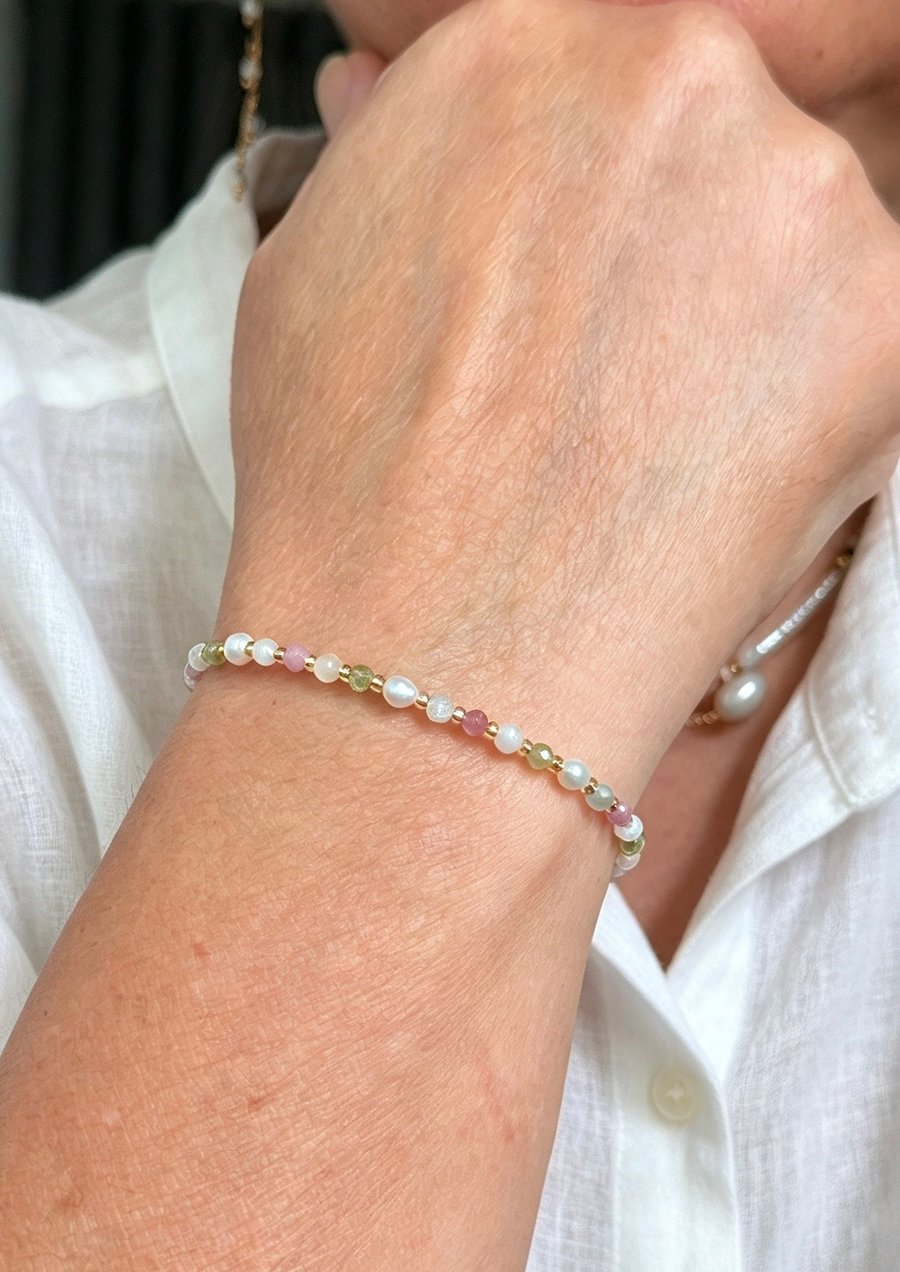 Golden Grace – Freshwater Pearl Bracelet.