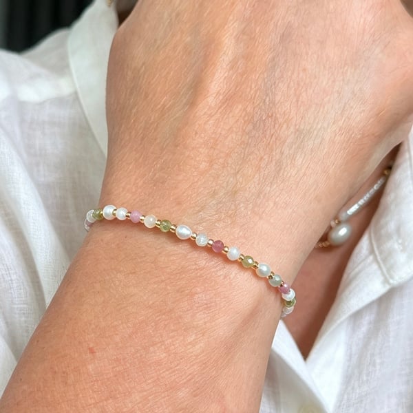 Golden Grace – Freshwater Pearl Bracelet.