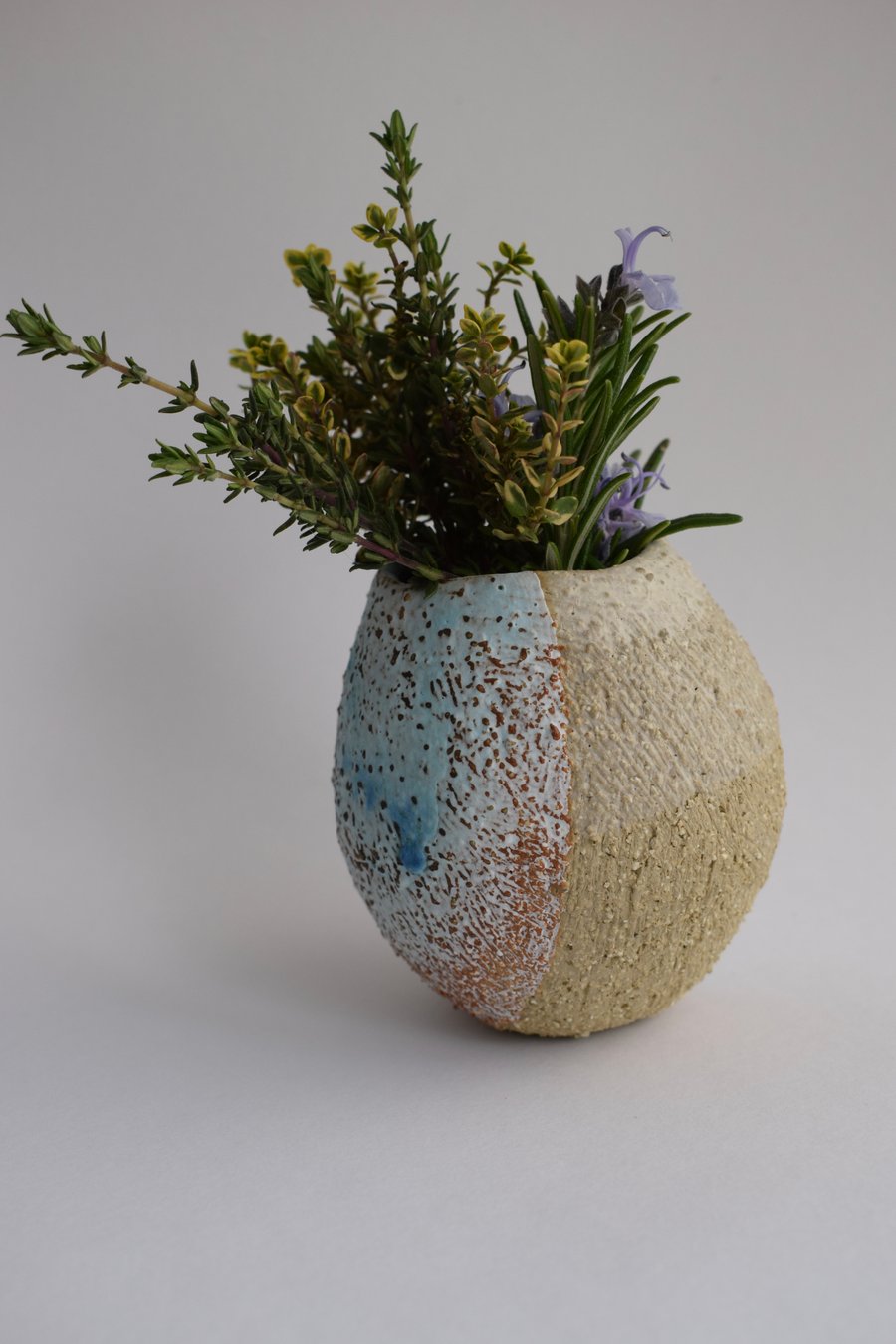 Beach Pebble Vase in Stoneware Ceramic