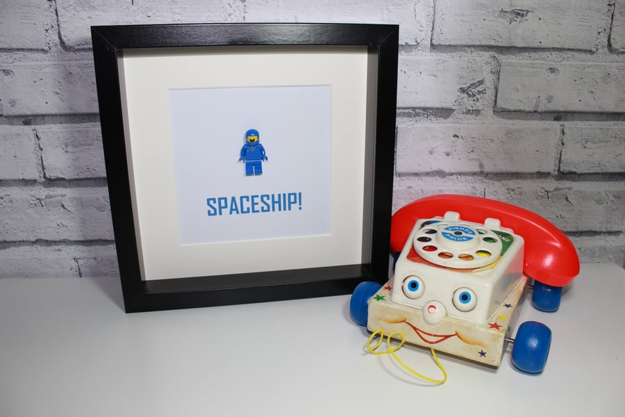 LEGO MOVIE - BENNY THE SPACEMAN - SPACESHIP - FRAMED MINIFIGURE