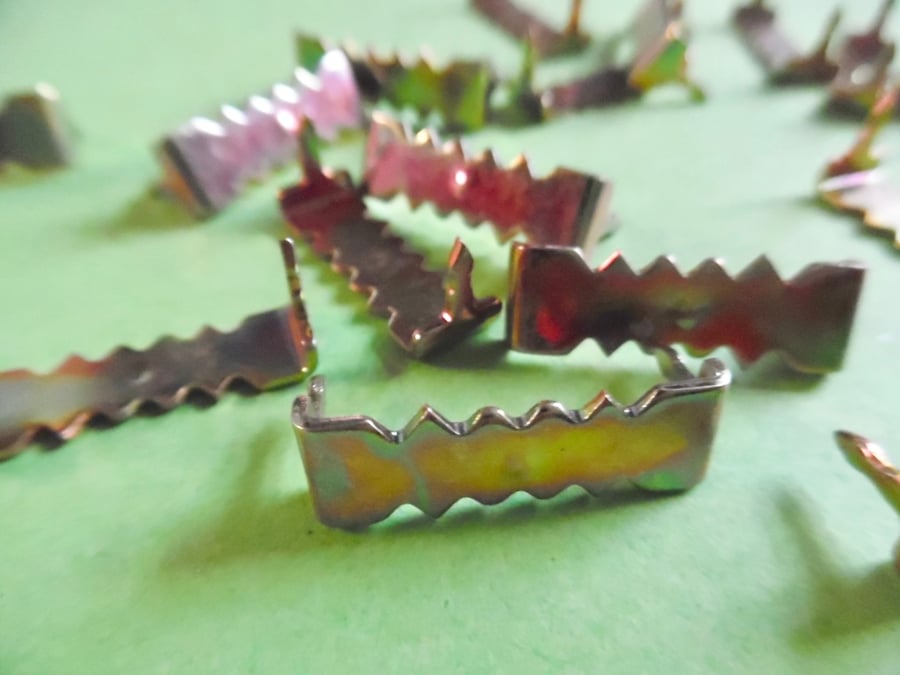 25 x Self Fixing Saw Tooth Picture Hanging Fasteners
