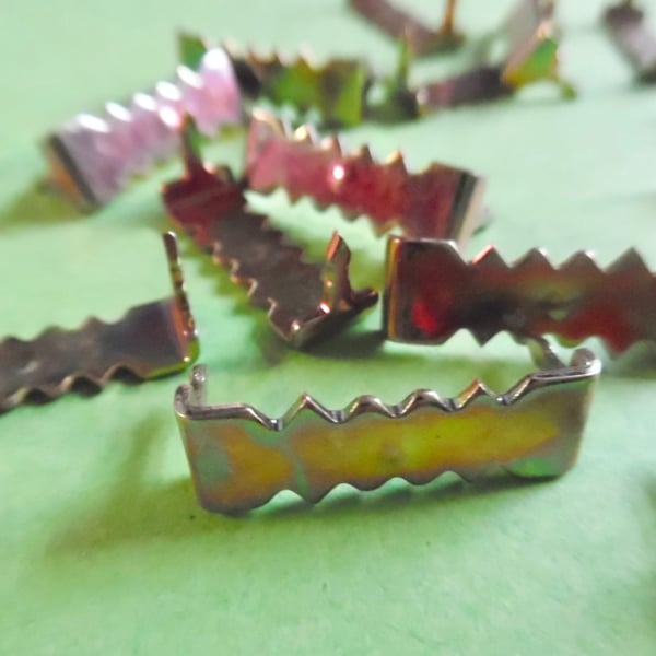 25 x Self Fixing Saw Tooth Picture Hanging Fasteners