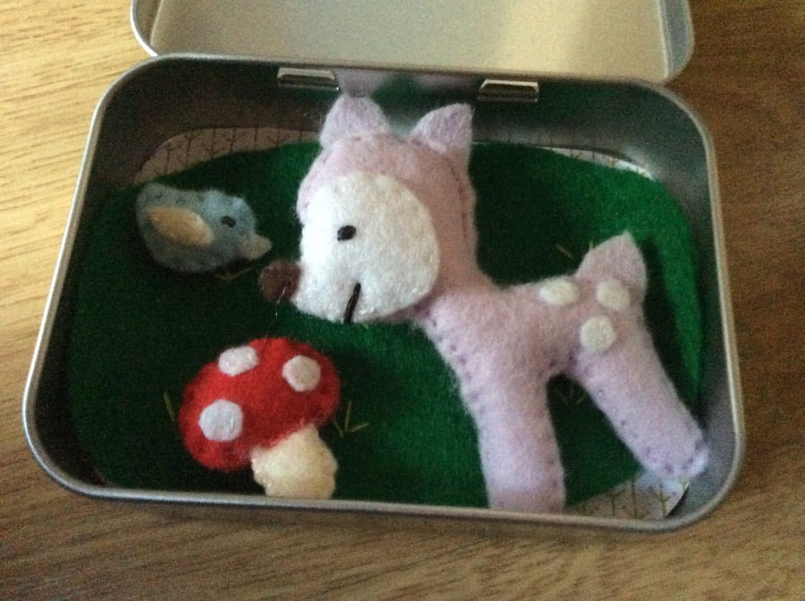 Lilac Felt Deer Playset in a Tin