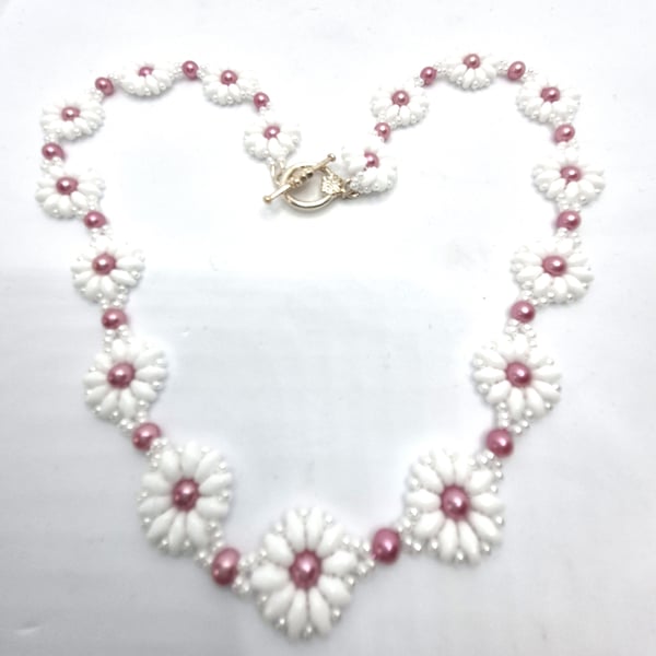 Daisy collection necklace with pink faux pearls
