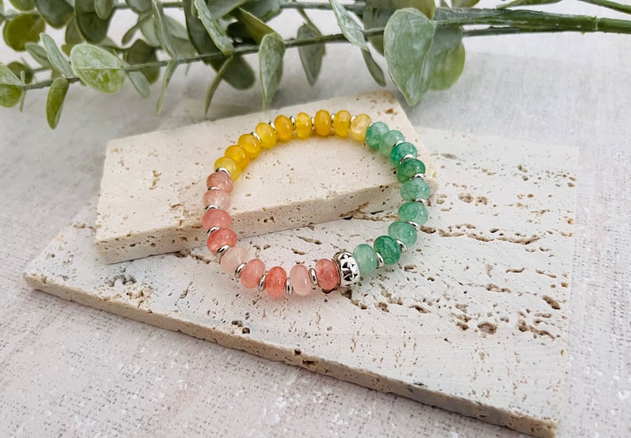 Glass bead charm bracelet 