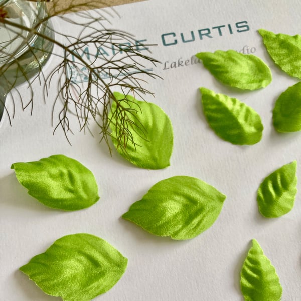 Silk satin leaves - Spring Green