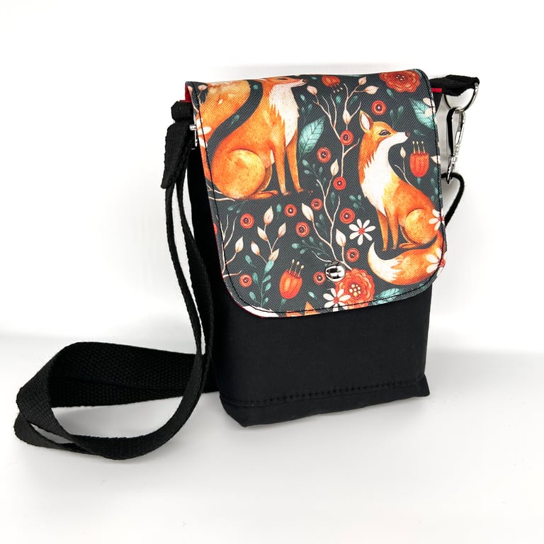 Cross body bag with Fox print, adjustable strap, fully lined with red fabric