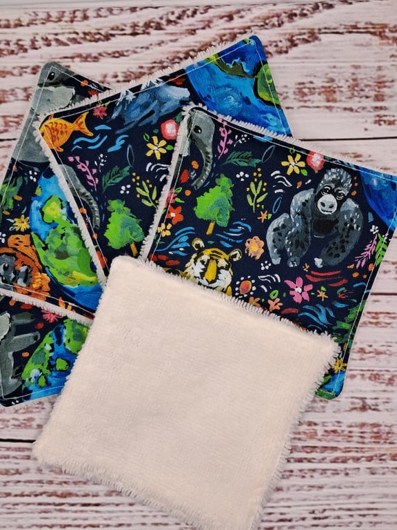 Reusable bamboo wipes with planet earth design- set of five