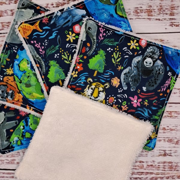 Reusable bamboo wipes with planet earth design- set of five